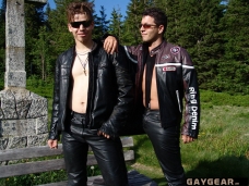 Attila, 21 & Leon, 25 > HeyBuddy